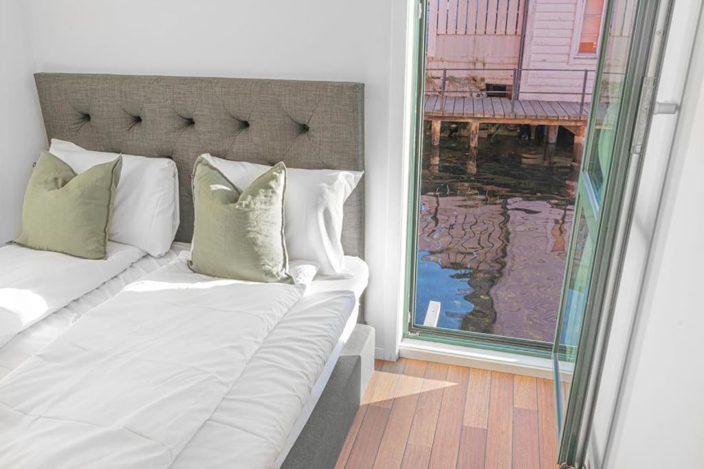 Ocean-View Haven: Take A Swim From Your Window! Bergen Zewnętrze zdjęcie